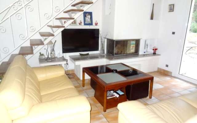 Villa With 3 Bedrooms in Saint-clément-de-rivière, With Wonderful Moun