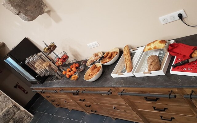 Logis Hotel Yseria - Historical Center