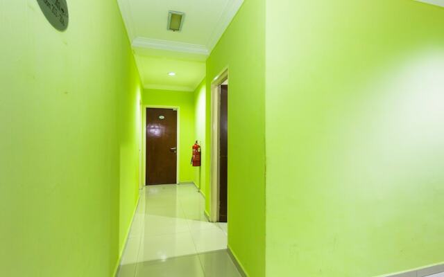 OYO 443 Crystal City Hotel