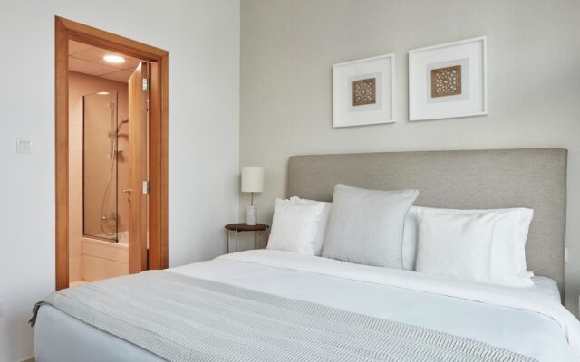 Fantastay Continental Towers