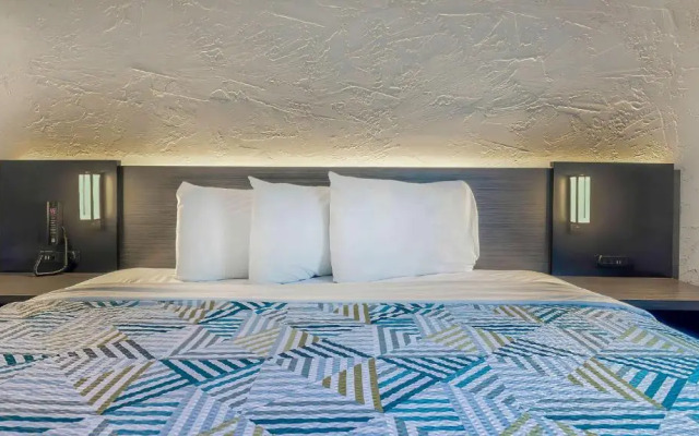 Days Inn Glendale/Milwaukee N. Area