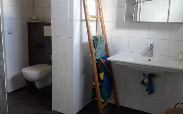 Nice Bungalow With a Sunny Garden