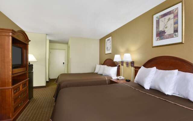 Howard Johnson Hotel & Suites by Wyndham Allentown/Dorney