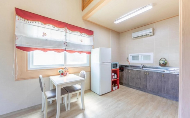 Gurye Jeonmangjoeunjip Pension