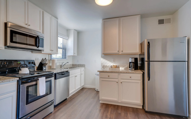 Modern 1BD Near Music Row and Downtown