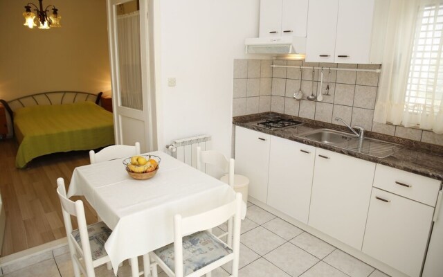 Araz - Parking and Barbecue - A2