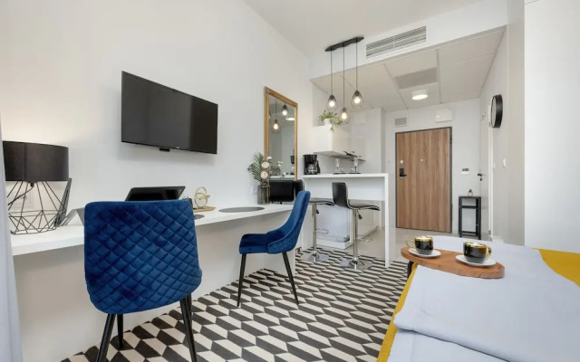 Bliska Wola Modern Studio by Renters