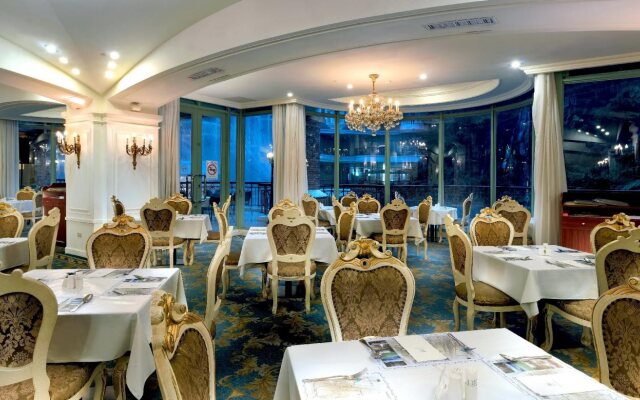 Le Midi Hotel