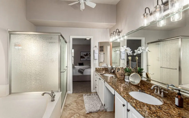 NEW Paradise Park Heated Pool Spa BBQ