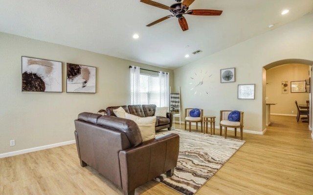 Fenced-in Pool & Patio: Gilbert Home!