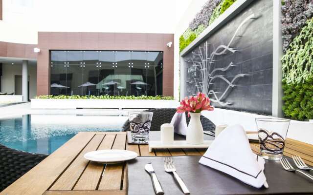 HS HOTSSON Hotel Irapuato