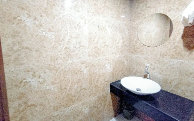 Comfy And Classic Studio At Grand Sungkono Lagoon Apartment