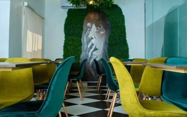 Euphoria Hotel & Suites by House 9