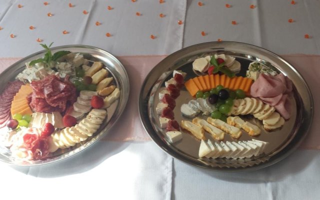 Restaurace a penzion Zděná Bouda