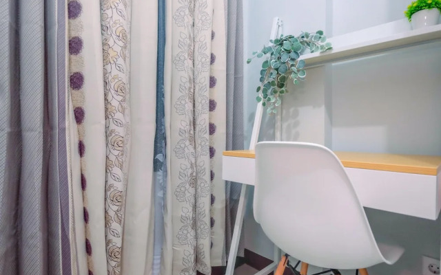 Comfort 1Br At Royal Heights Apartment