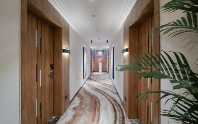 Laimei Hotel (Guilin Liangjiang Sihu Dongxi Alley)