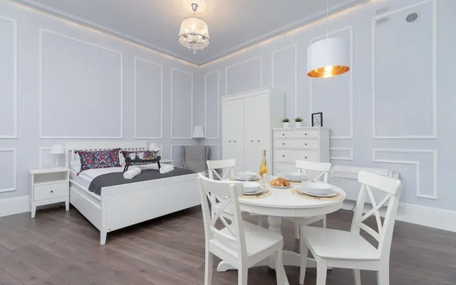 Czapskich Apartment by Renters