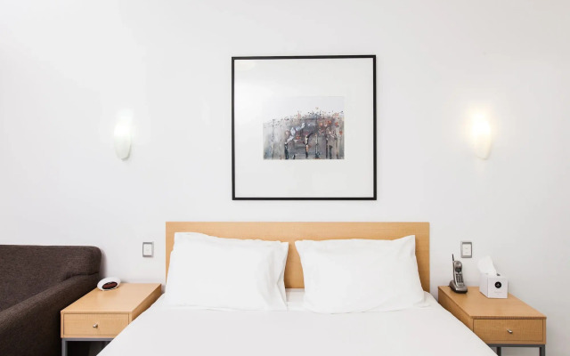 Majestic Oasis Apartments