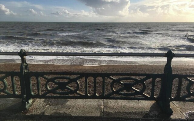 Spacious Central Hove Beach Flat