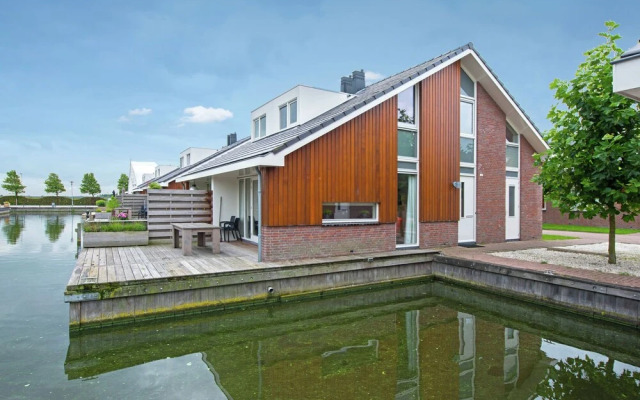 Nice House with Dishwasher, Not Far From Amsterdam