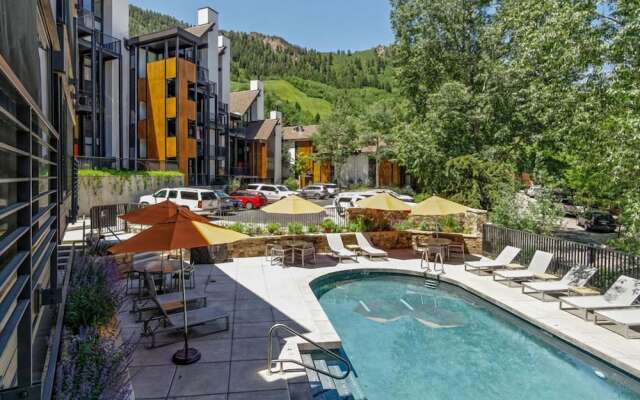 Durant Condominiums by Frias