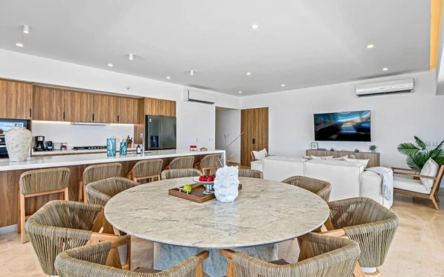 3BR with Private Pool on the Ocean