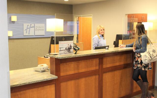 Holiday Inn Express & Suites Cheney by IHG