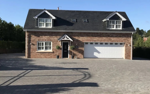 High Specification Coach House, Ebford