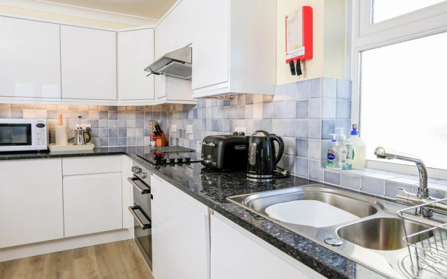 4 Lyndhurst