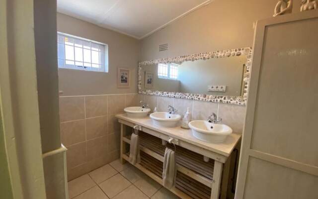Room in Guest Room - Cozy Crner Kitehouse