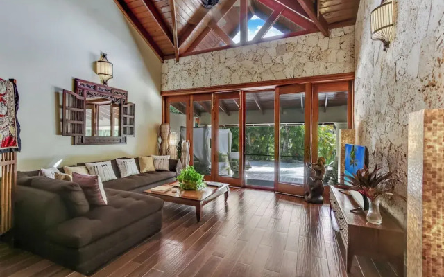 Beautiful Villa with Pool Gym and Maid