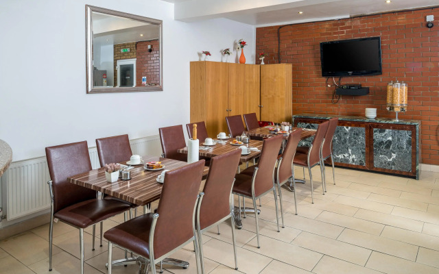 OYO Abbey Hotel, London Shepherd's Bush Market