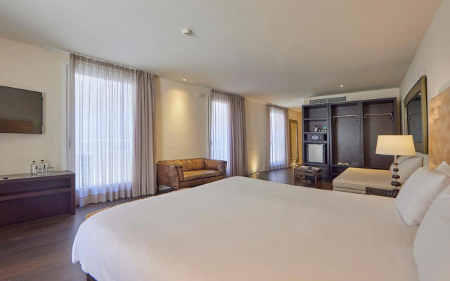 Puro Oasis Urban Hotel