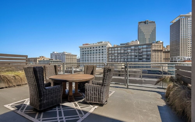 Stylish Condo in the Heart of Downtown