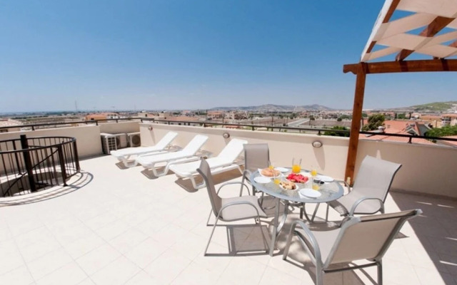 Private Roof Top Terrace Overlooking Pool in Pyla