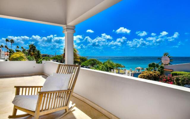 Beach Front Luxury Villa! Boca Catalina Malmok!