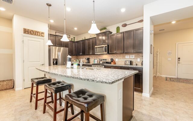 Tvpm-4638td/sr 5 Bedroom Townhouse by RedAwning