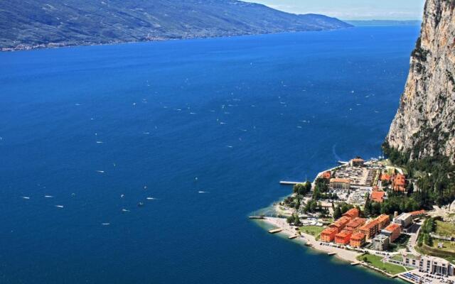 Campione Ora apartments by Gardadomusmea