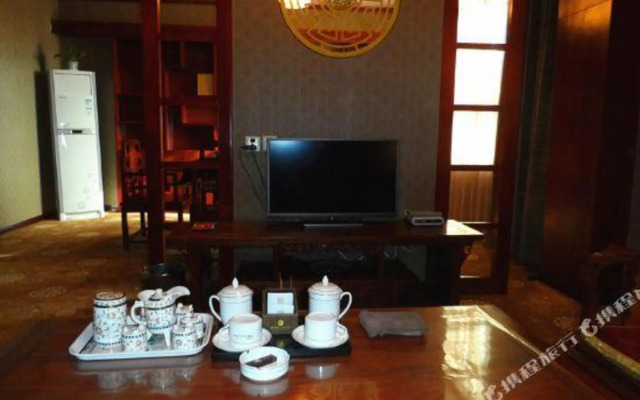 Qinfeng Tangyun Hotel (Xi'an Lintong Huaqingchi Terracotta Warriors Store)