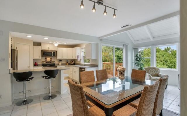 Colonial Avenue Home