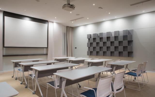 Holiday Inn Express Shanghai Tourism Zone