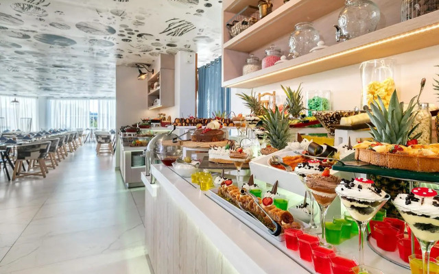 King Jason Protaras - Designed for Adults By Louis Hotels