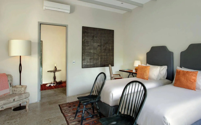 Room & Vespa Suite 2