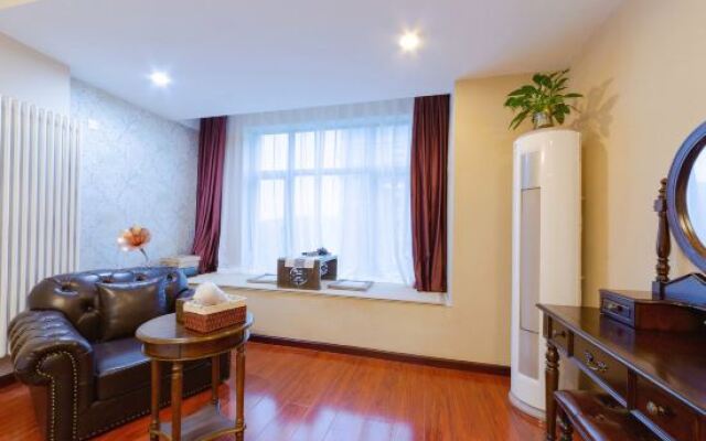 Quzhu City Homestay (Shiyan Wanda Plaza Branch)