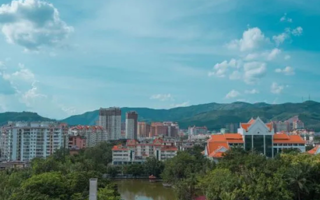 North Latitude 21°C Smart Hotel (Jinghong Peacock Lake Branch) – Outside – Xishuangbanna