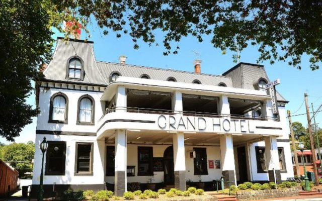 Healesville Garden Accommodation — The Grand Hotel
