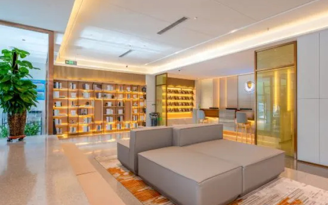 Korla Golden Phoenix Business Hotel (Grand Bazaar Peacock River) – Lobby – Korla