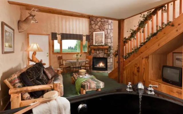 HideAway Country Inn