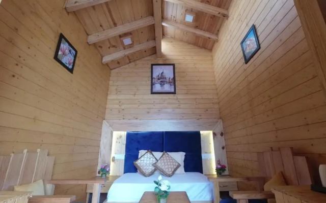 Rooftop Cottages & Restaurant Pangot