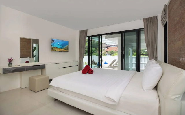Designer 3BR Villa Silver Pool in Kamala